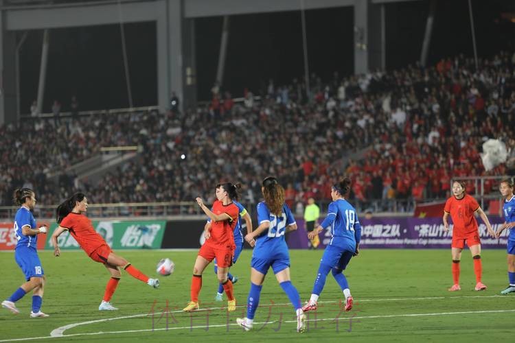 全国女足联赛北京6-0胜武汉 刘英:冲击前三